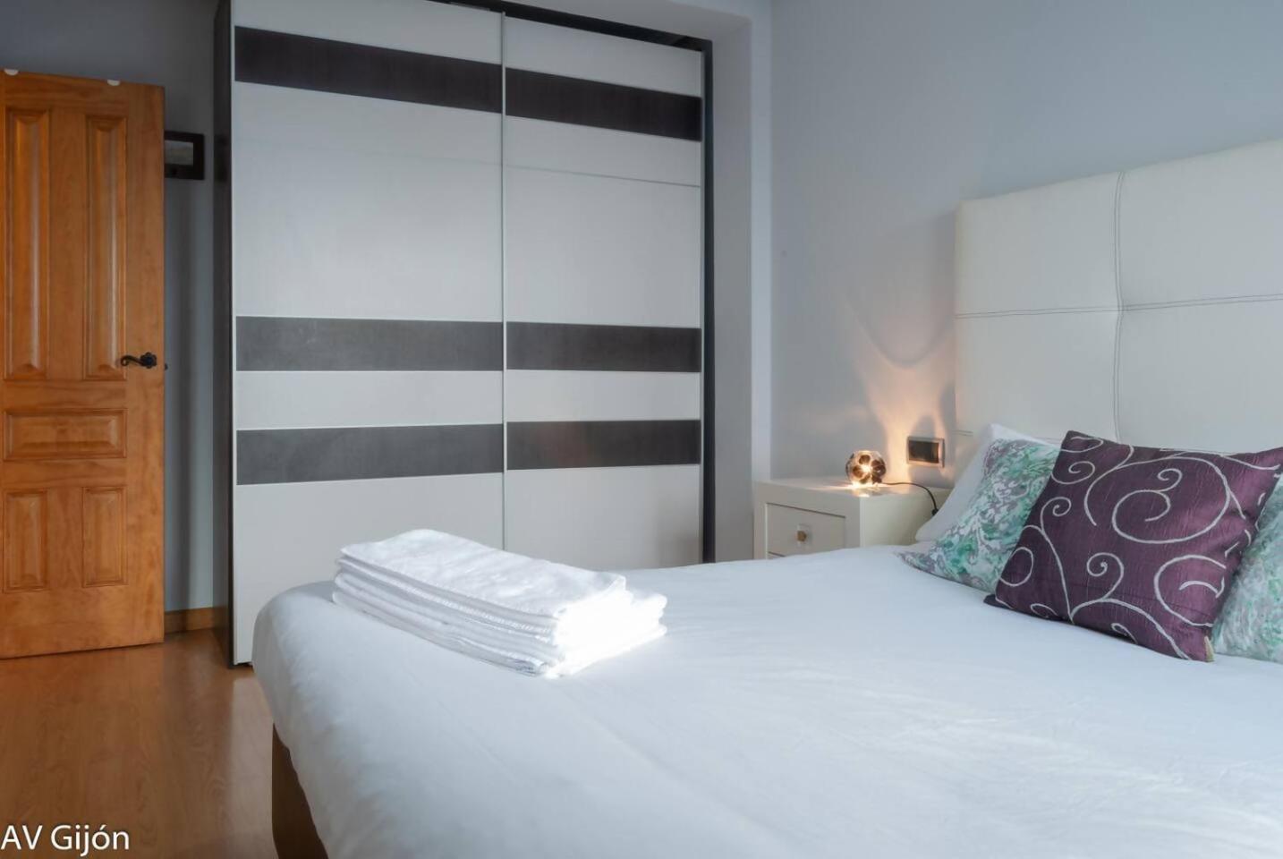 Av Premio Real 16 Apartment Gijon Exterior photo